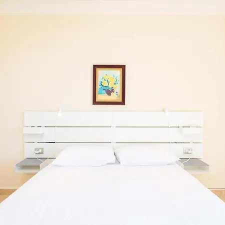 Home2Book Charming Sea Views In El Poris 아파트